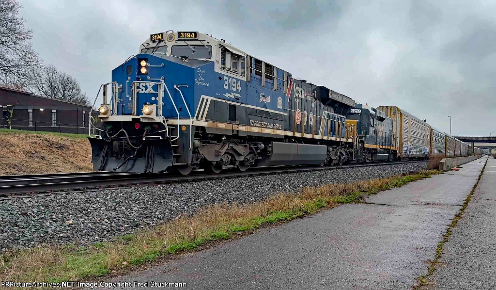 CSX 3194 leads M224.